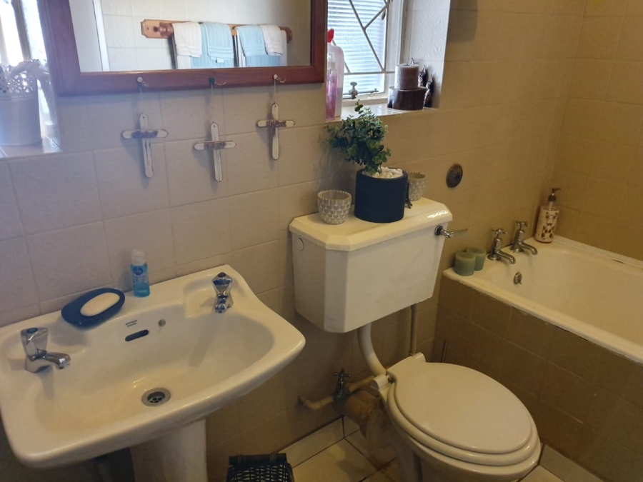 To Let 4 Bedroom Property for Rent in Jordania Free State